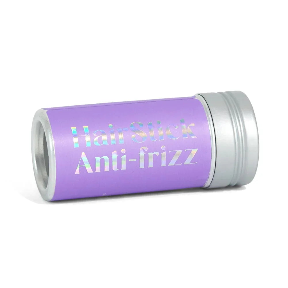 Hairstick anti-frizz translúcido para fijación, control del frizz y acabado natural.