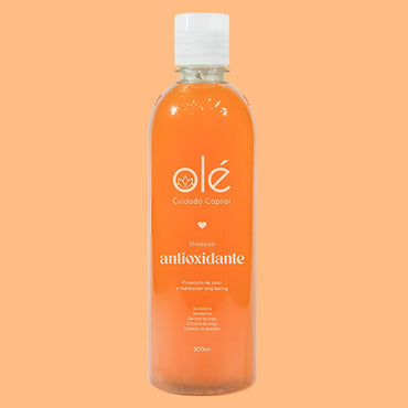 Shampoo con extractos de mango, guayaba y mandarina, ideal para cuero cabelludo mixto y cabellos tinturados.