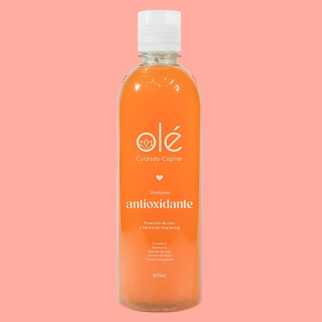 Shampoo con extractos de mango, guayaba y mandarina, ideal para cuero cabelludo mixto y cabellos tinturados.