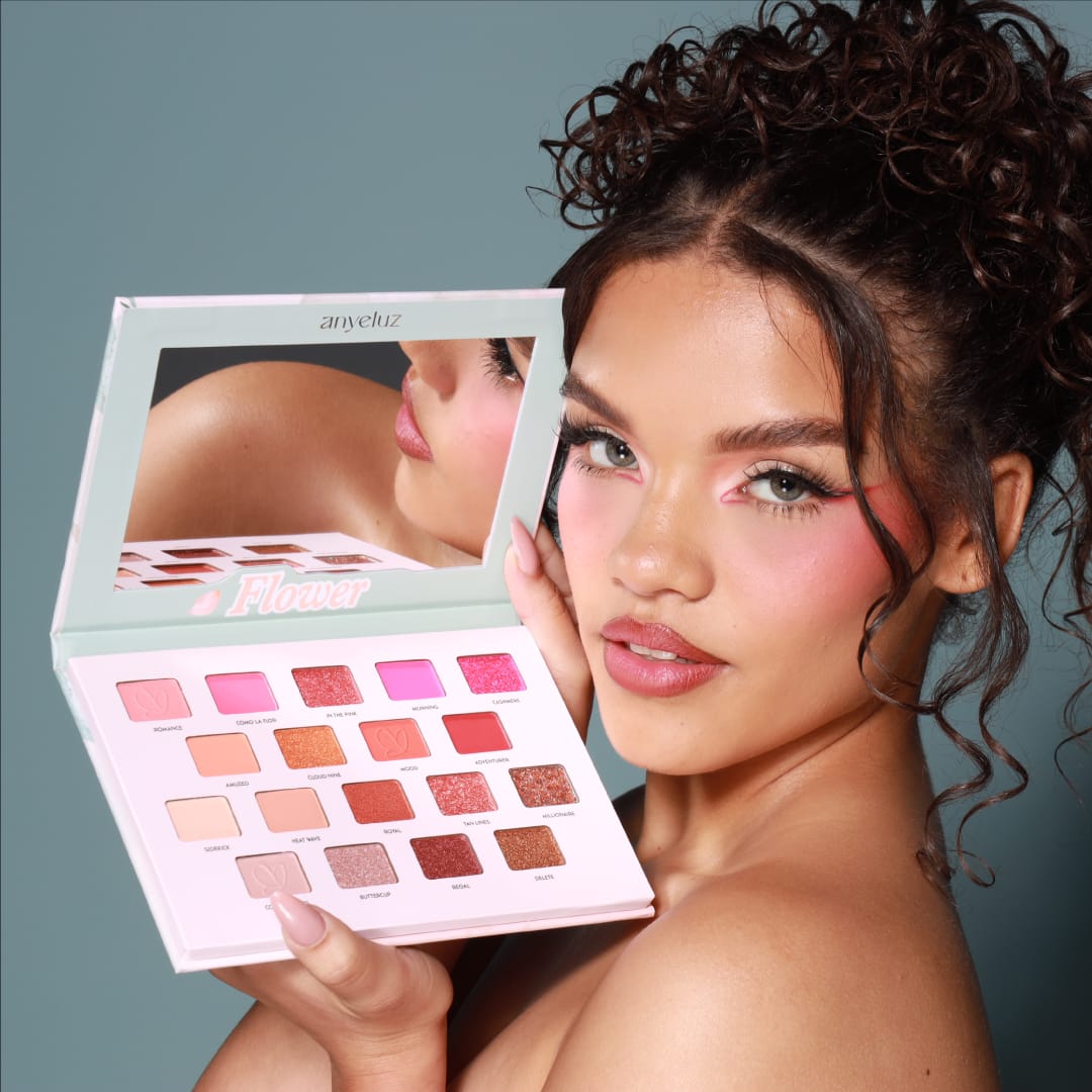 Anyeluz Paleta de Sombras Flower – Colores Vibrantes para Looks Frescos y Románticos