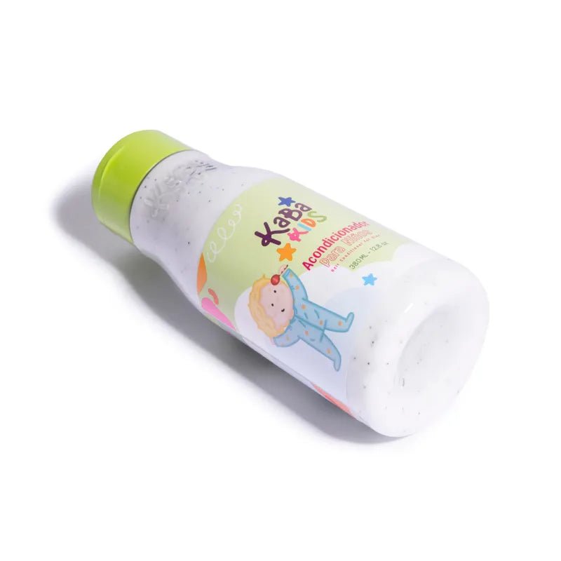 Acondicionador Kaba Kids con ceramidas y keratina, ideal para desenredar y fortalecer el cabello infantil.